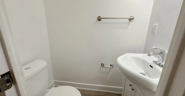 104-3100 Erindale Station Road, Mississauga, ON, L5C 1Y4 - 8