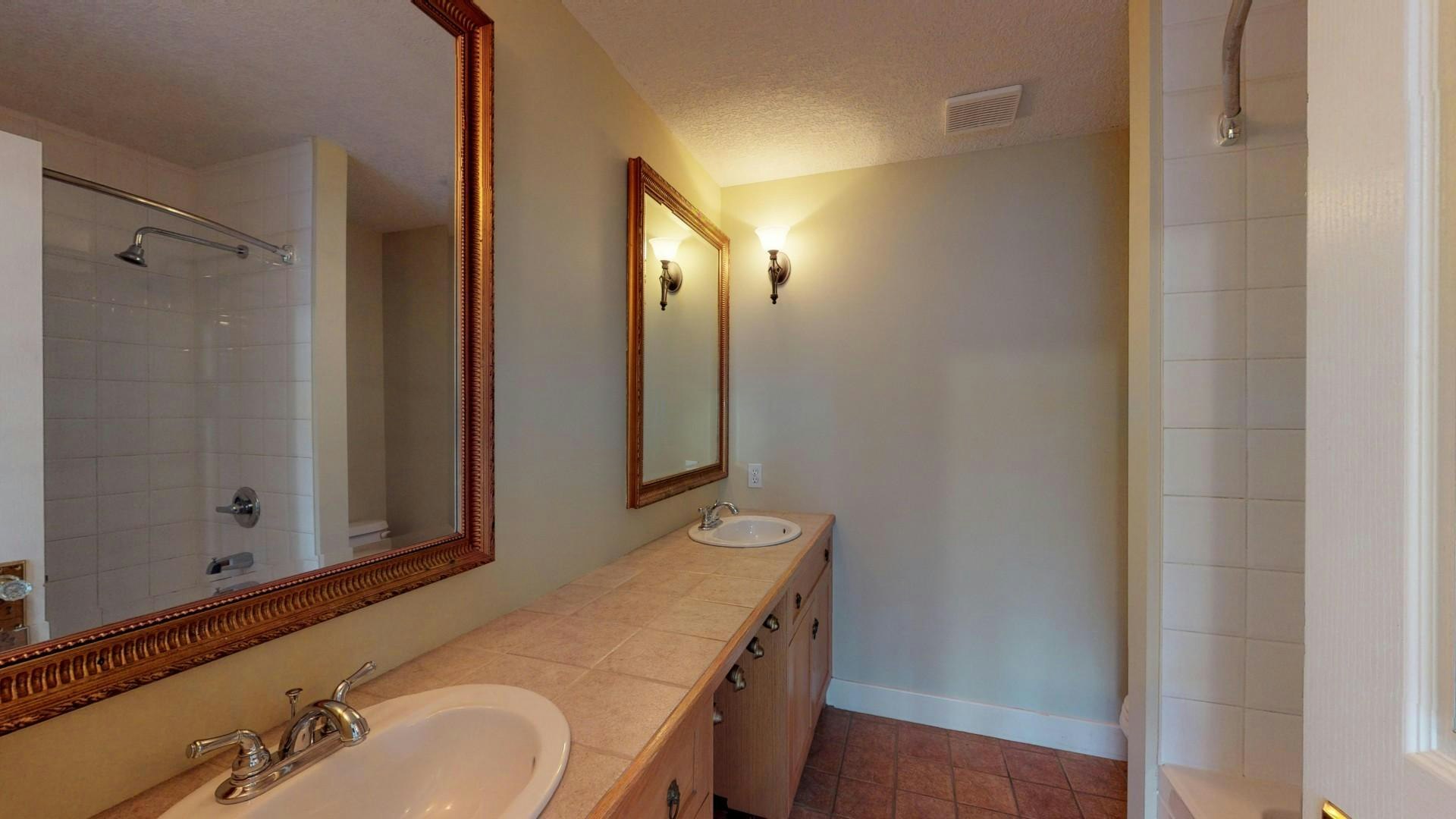 215 10 Avenue NE, Calgary, AB, T2E 0X1 - 11
