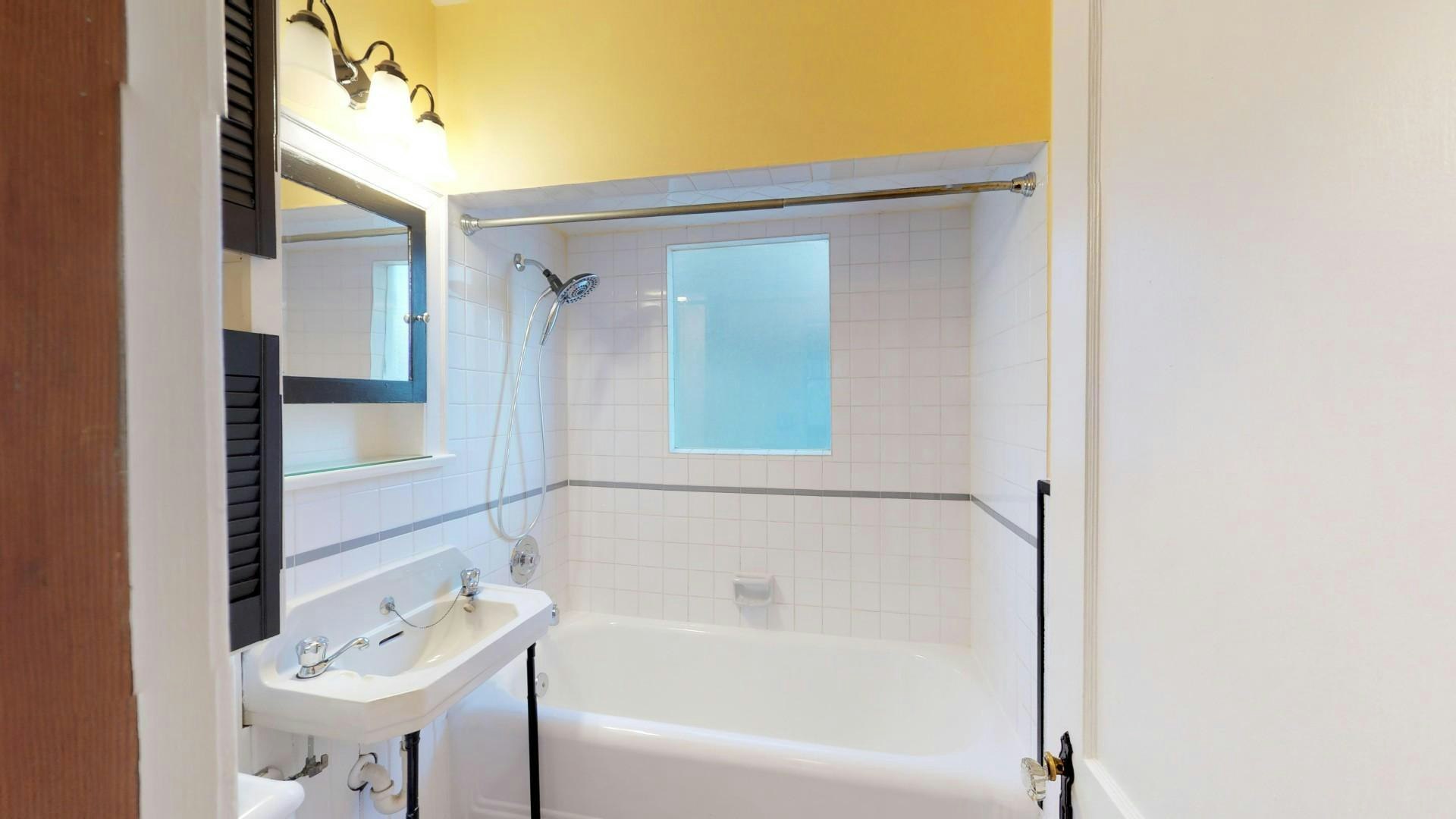 215 10 Avenue NE, Calgary, AB, T2E 0X1 - 21