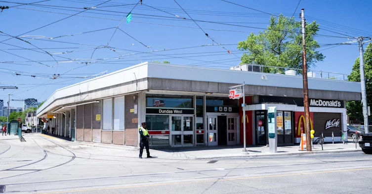 2360 Dundas Street West, Toronto, ON, M6P 4B1 - 2