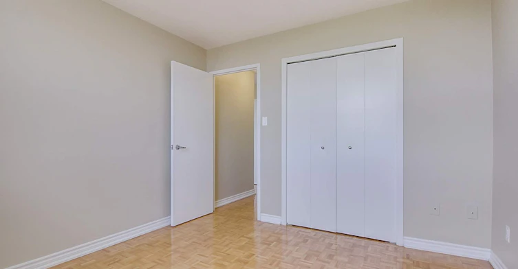 150 Paisley Boulevard W, Mississauga, ON, L5B 1E8 - 5