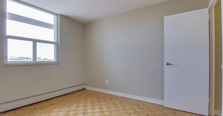 150 Paisley Boulevard W, Mississauga, ON, L5B 1E8 - 4