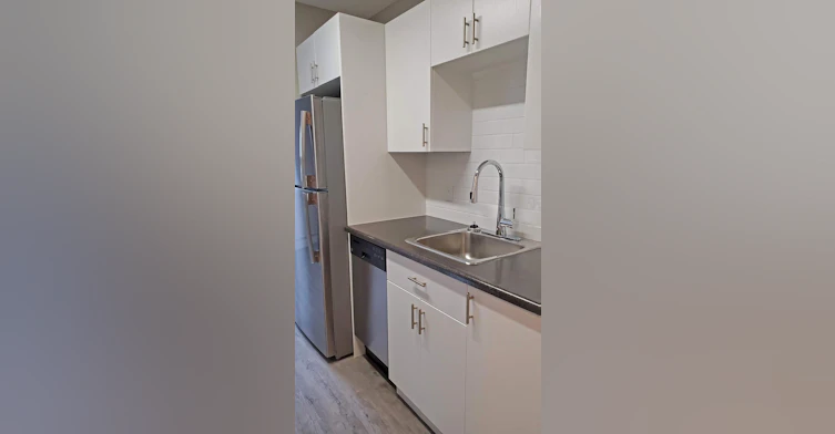 502-10035 114 Street NW, Edmonton, AB, T5K 1R6 - 3
