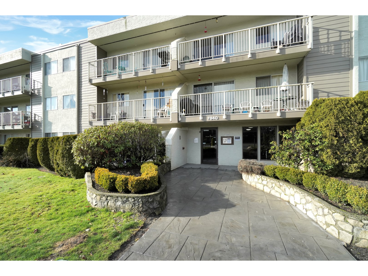 2530-218-7840 Lochside Drive, Central Saanich, BC, V8M 2E3 - 7
