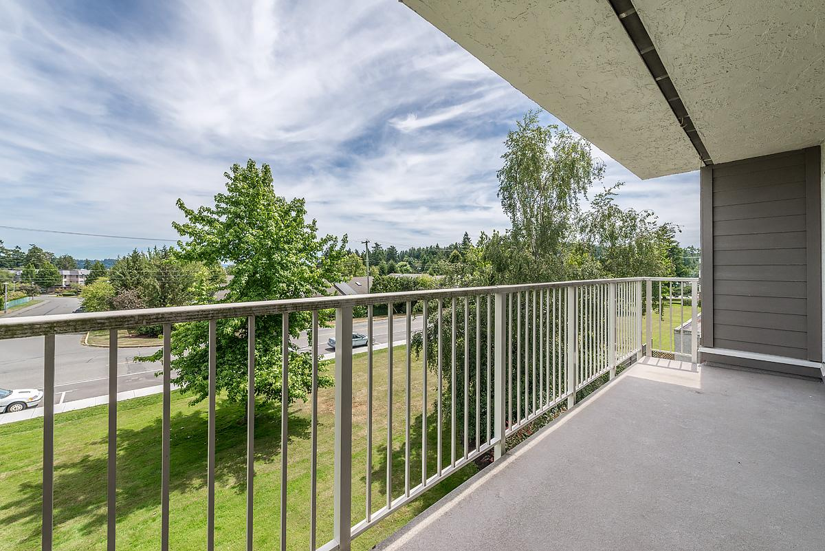 2530-218-7840 Lochside Drive, Central Saanich, BC, V8M 2E3 - 5