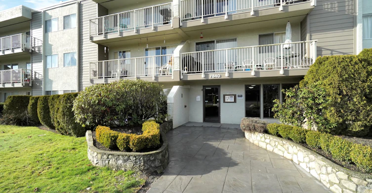 7840-208-7840 Lochside Drive, Central Saanich, BC, V8M 2E3 - 7