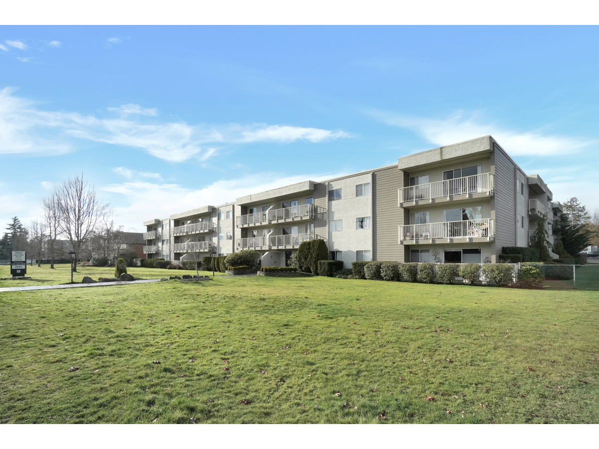 7840-208-7840 Lochside Drive, Central Saanich, BC, V8M 2E3