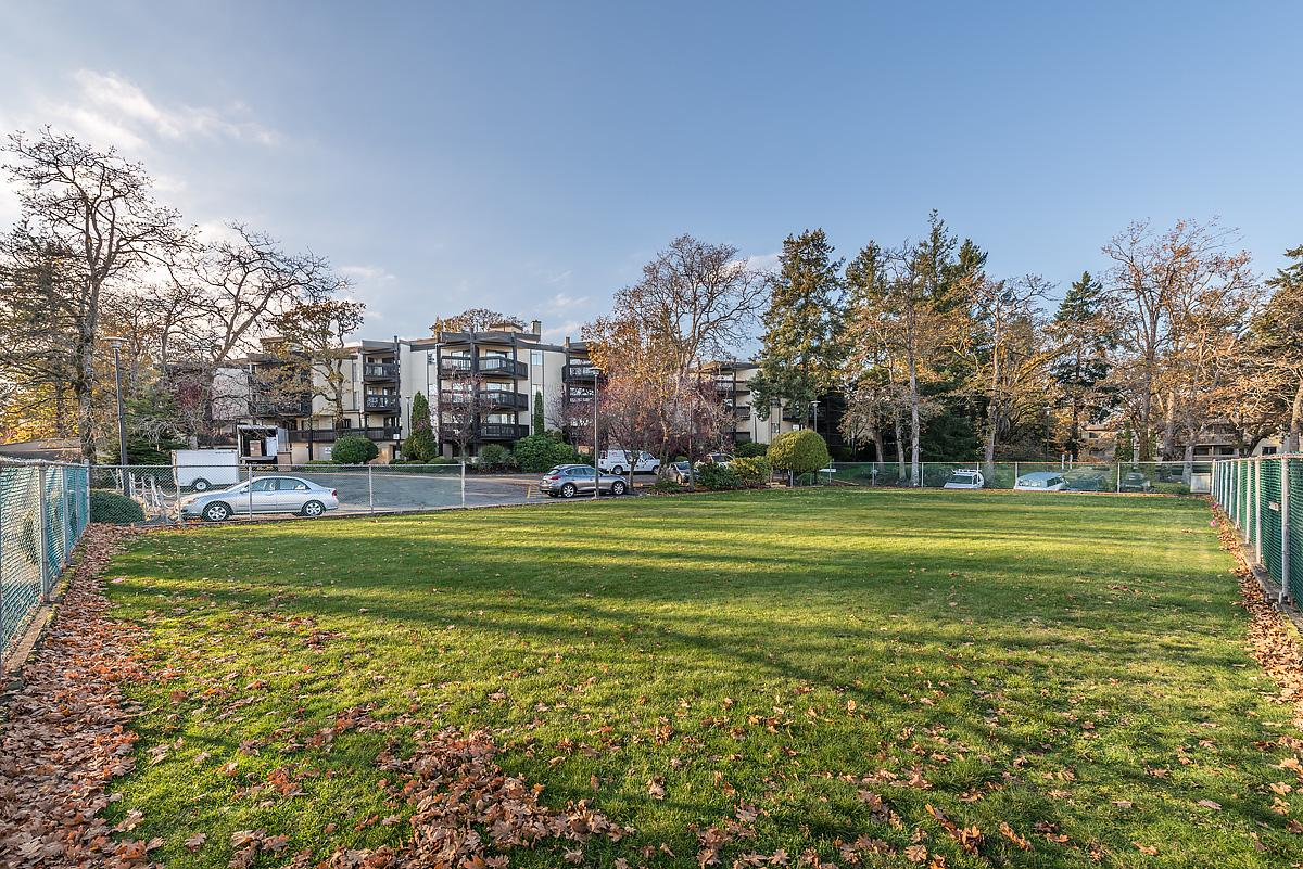 0220-984 Mckenzie Avenue, Saanich, BC, V8X 4E7 - 31