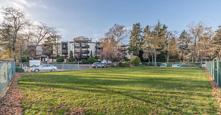 0220-984 Mckenzie Avenue, Saanich, BC, V8X 4E7 - 31