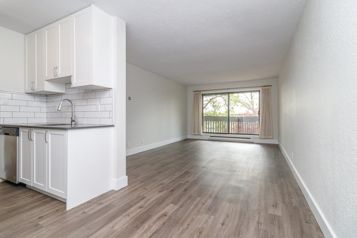 0220-984 Mckenzie Avenue, Saanich, BC, V8X 4E7 - 10