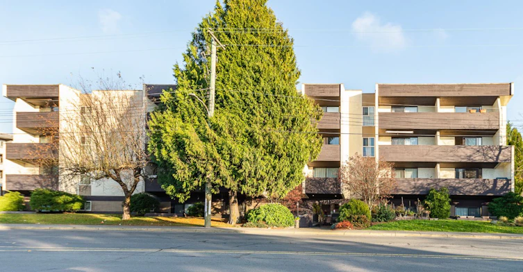 406-3819 Shelbourne Street, Saanich, BC, V8P 5N3 - 3