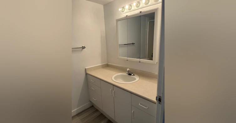 215-1345 Pandora Avenue, Victoria, BC, V8R 6N9 - 13