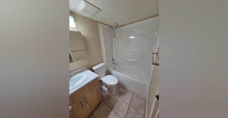 102-2541 Dingwall Street, Duncan, BC, V9L 2Y8 - 2