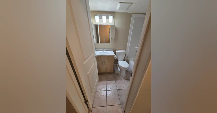 102-2541 Dingwall Street, Duncan, BC, V9L 2Y8