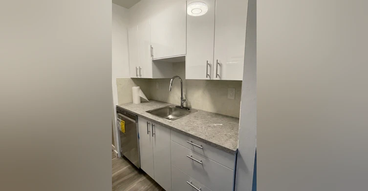 311-221 Seventh Street, New Westminster, BC, V3M 3K2