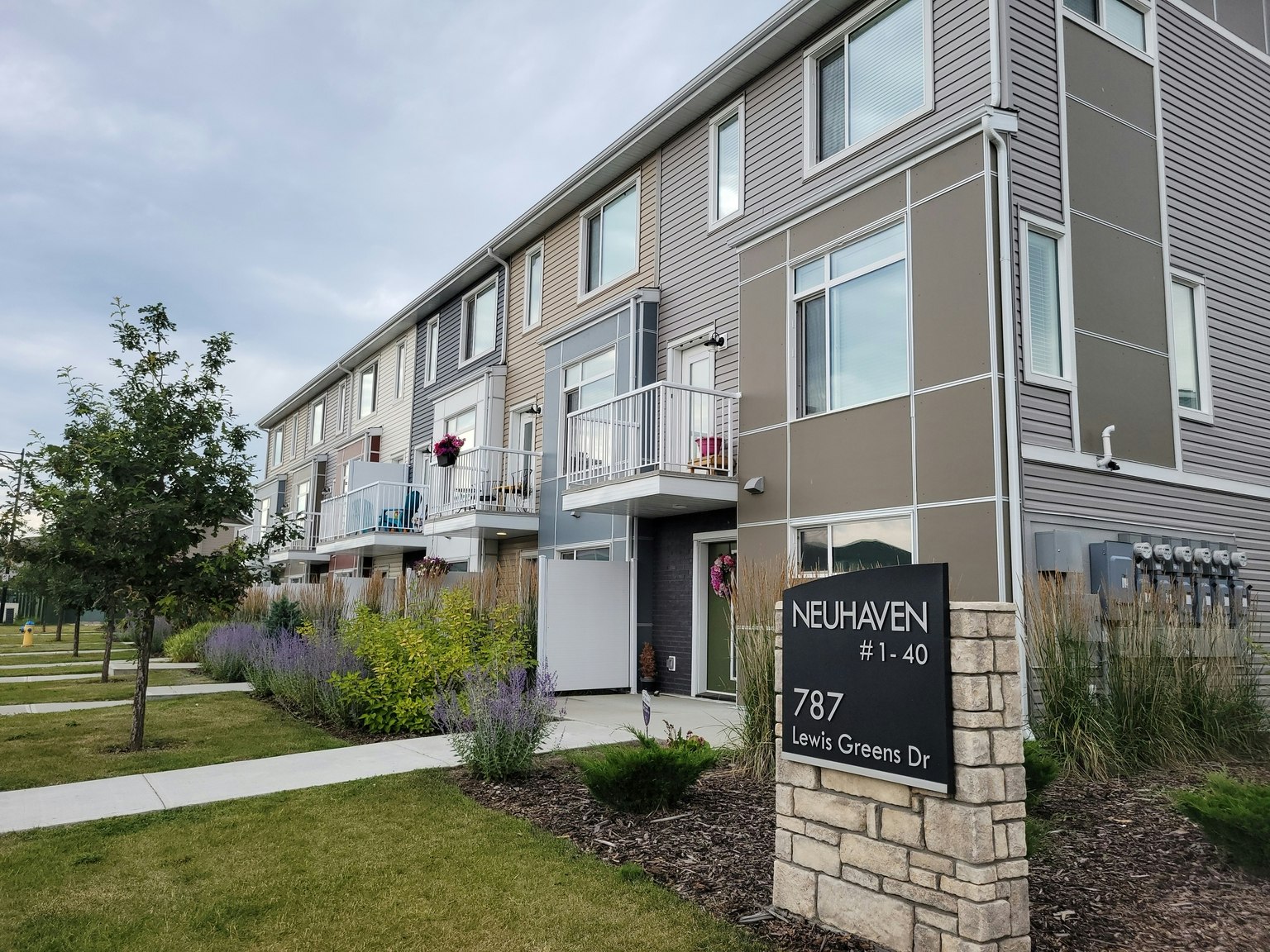 787 Lewis Greens Drive NW, Edmonton, AB, T5T 7N5