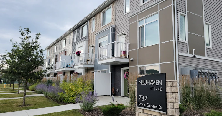 787 Lewis Greens Drive NW, Edmonton, AB, T5T 7N5