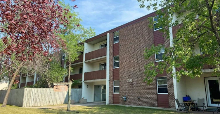 505 Rouge Road, Winnipeg, MB, R3K 1Y3