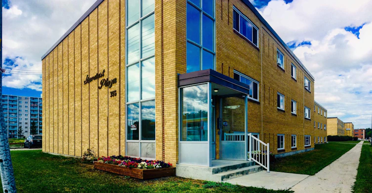355 St. Anne's Road, Winnipeg, MB, R2M 3B6