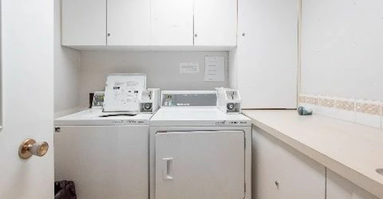 9725 119 Avenue NW, Edmonton, AB, T5G 0P9 - 4