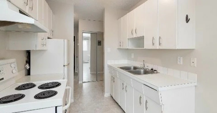 9725 119 Avenue NW, Edmonton, AB, T5G 0P9 - 8