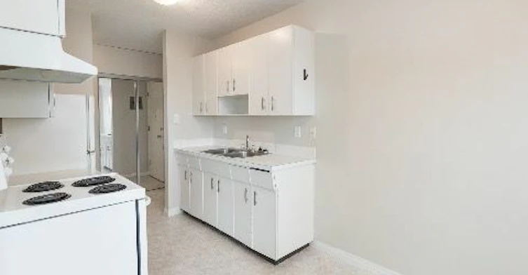 9725 119 Avenue NW, Edmonton, AB, T5G 0P9 - 9