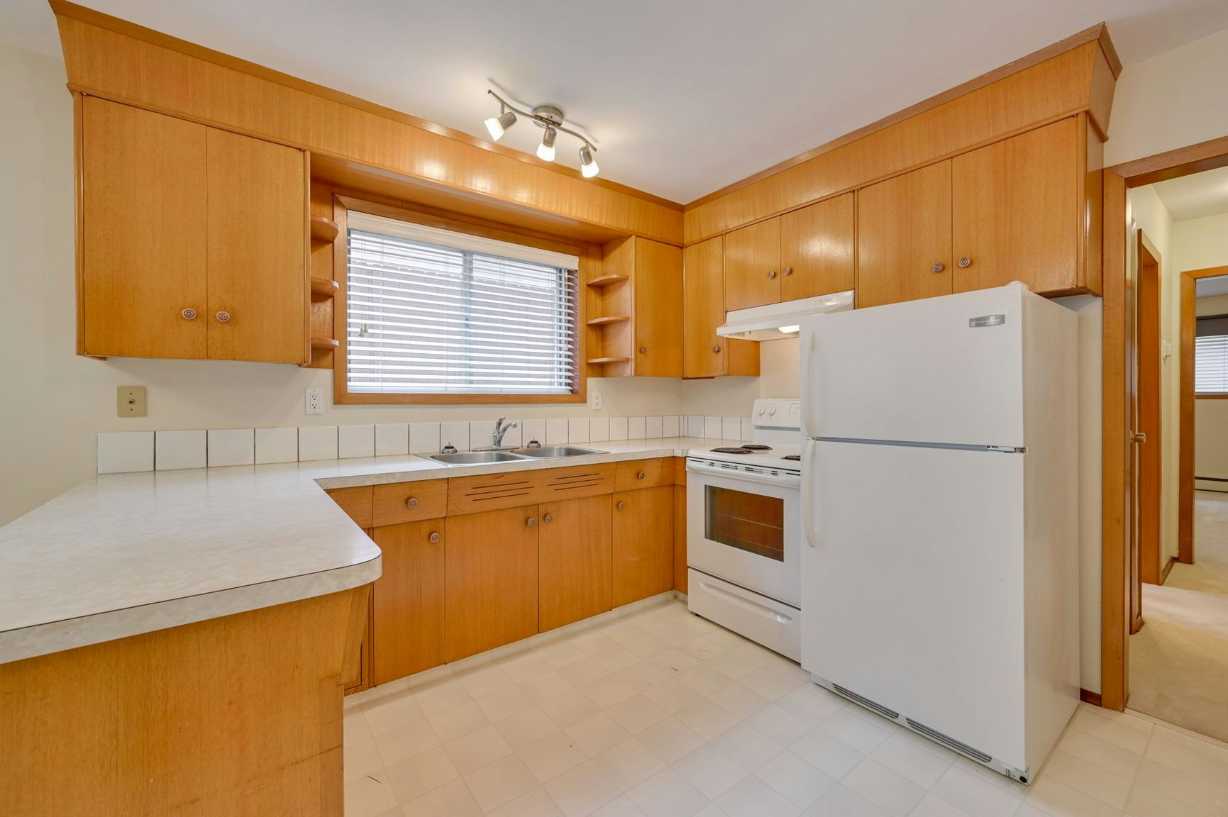 10008 86 Avenue, Edmonton, AB, T6E 2L9 - 8