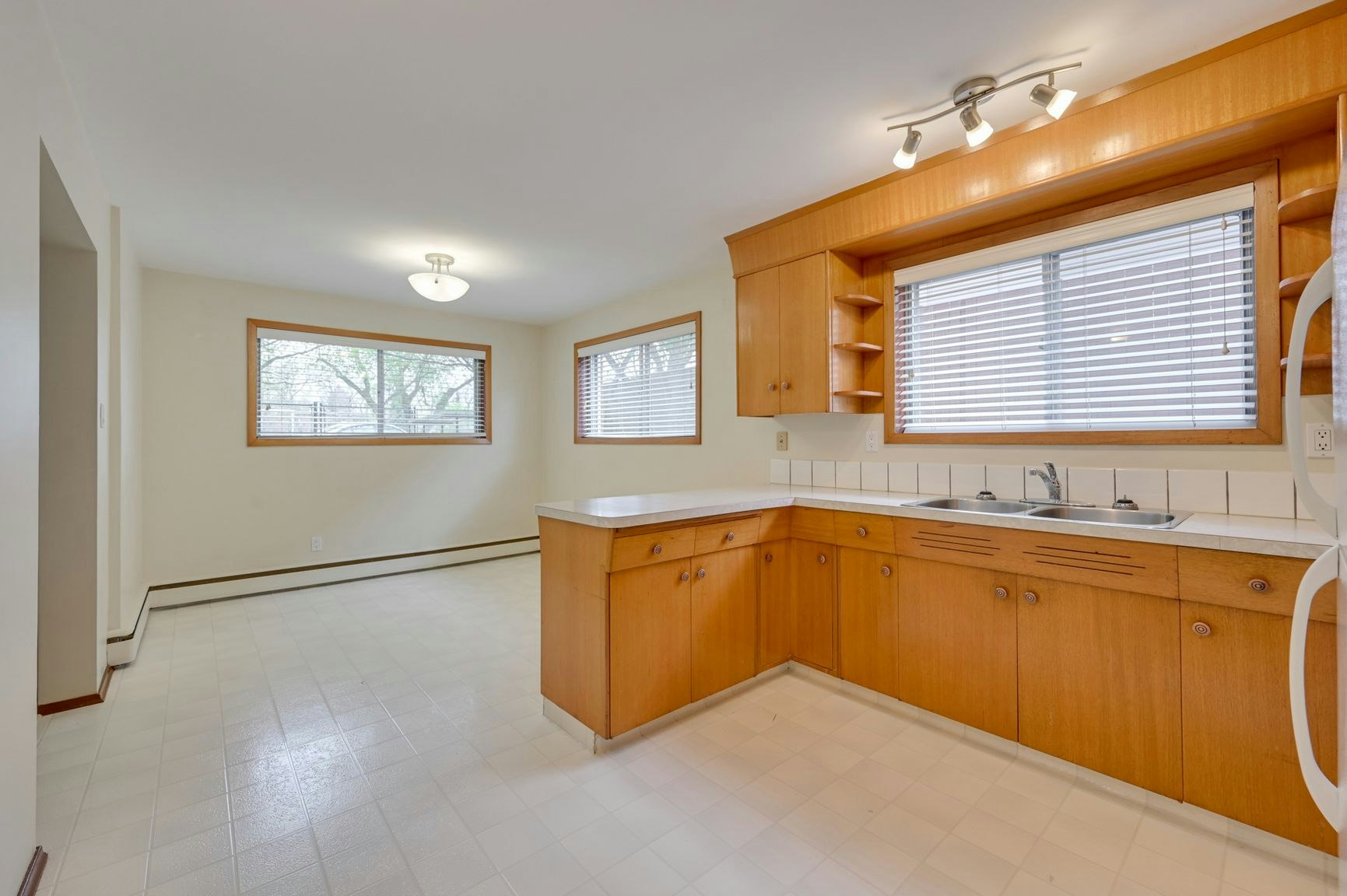 10008 86 Avenue, Edmonton, AB, T6E 2L9 - 5