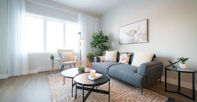 200 Avenue Dijon, Candiac, QC, J5R 0L9 - 4