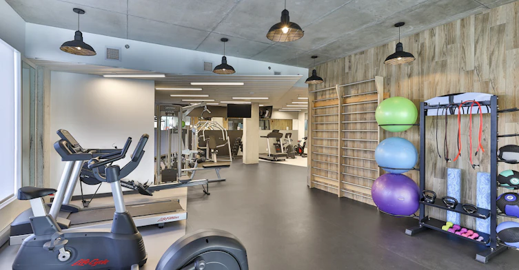 200 Avenue Dijon, Candiac, QC, J5R 0L9 - 9