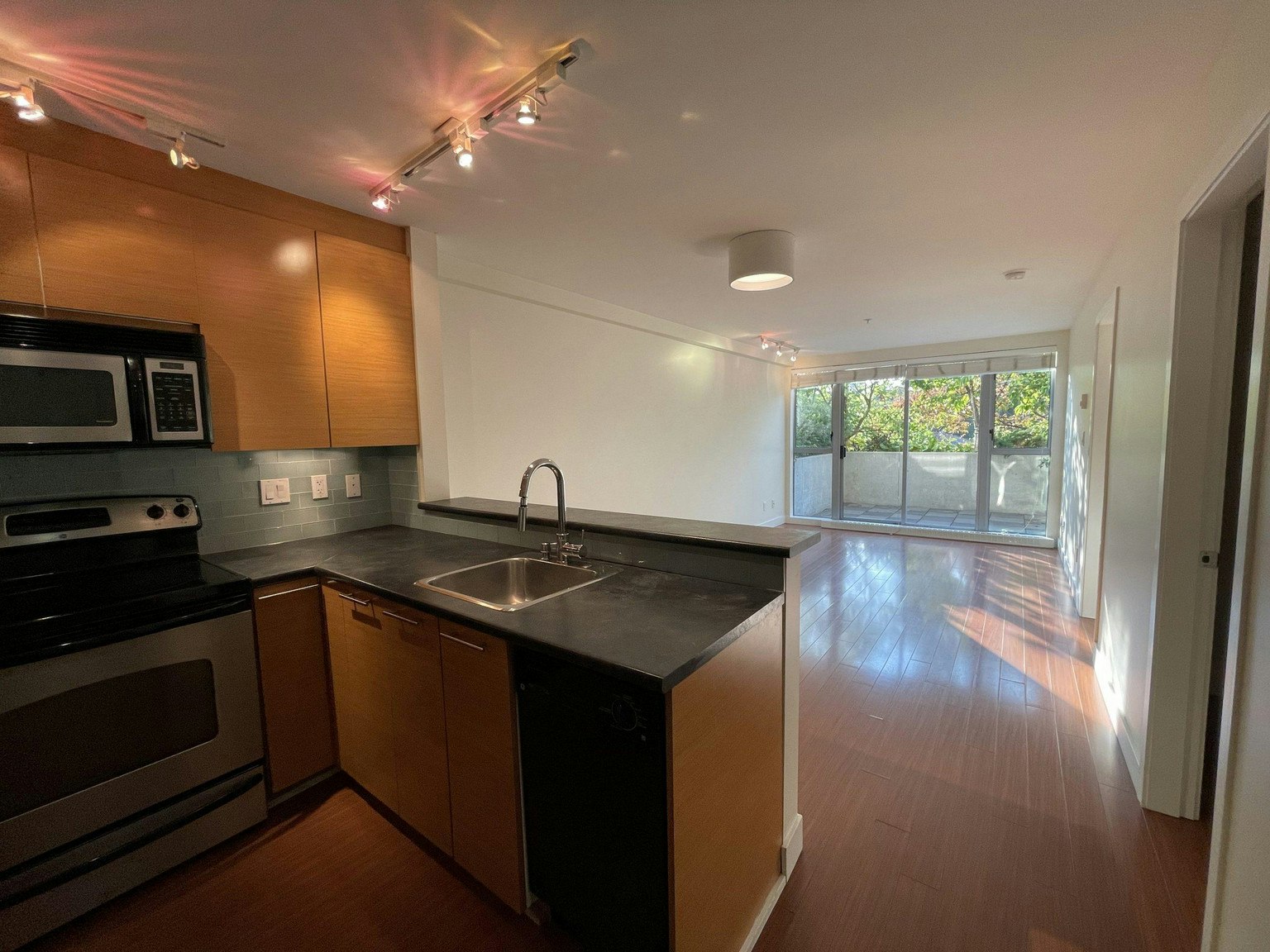 210-4453 Main Street, Vancouver, BC, V5V 0A2 - 4