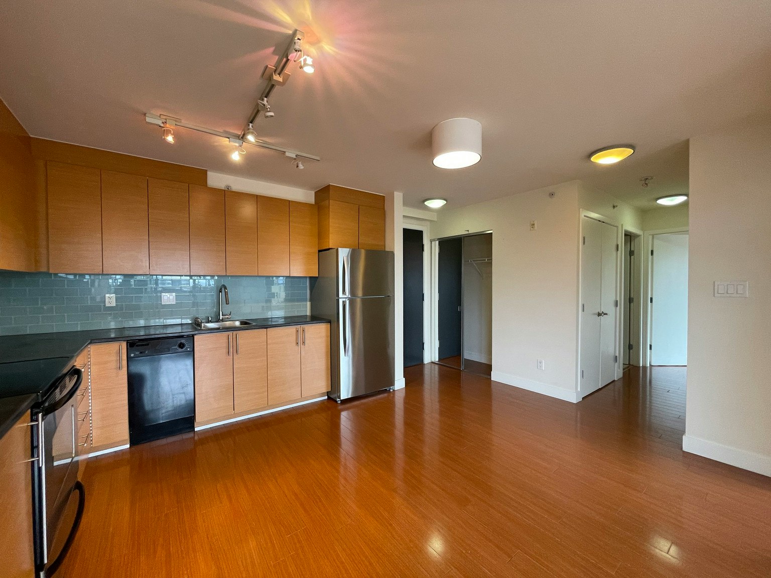402-4453 Main Street, Vancouver, BC, V5V 0A2 - 4