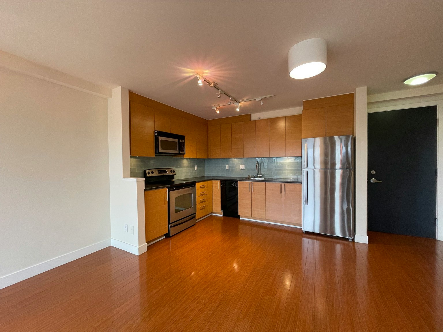 402-4453 Main Street, Vancouver, BC, V5V 0A2 - 2