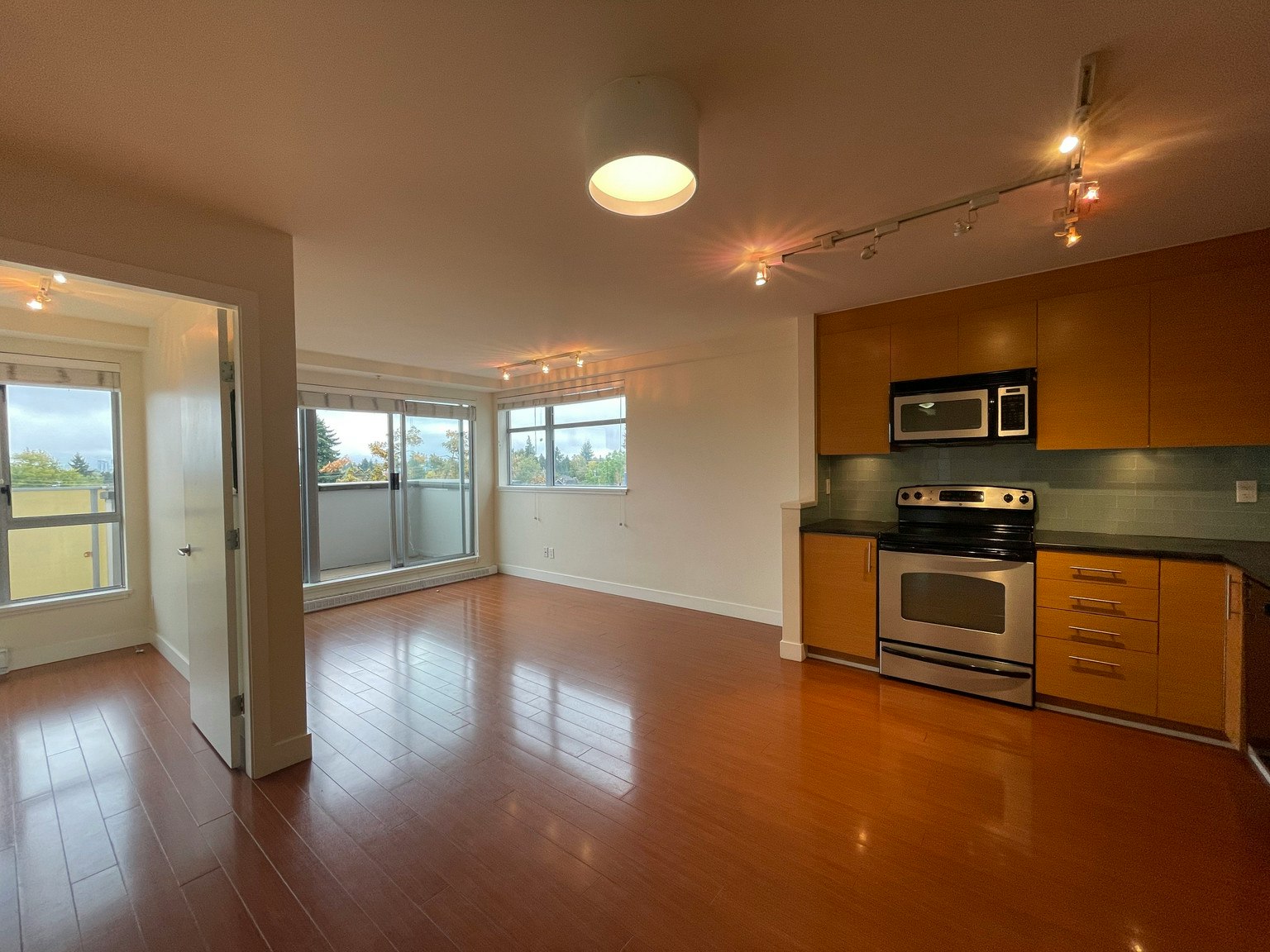 402-4453 Main Street, Vancouver, BC, V5V 0A2 - 5
