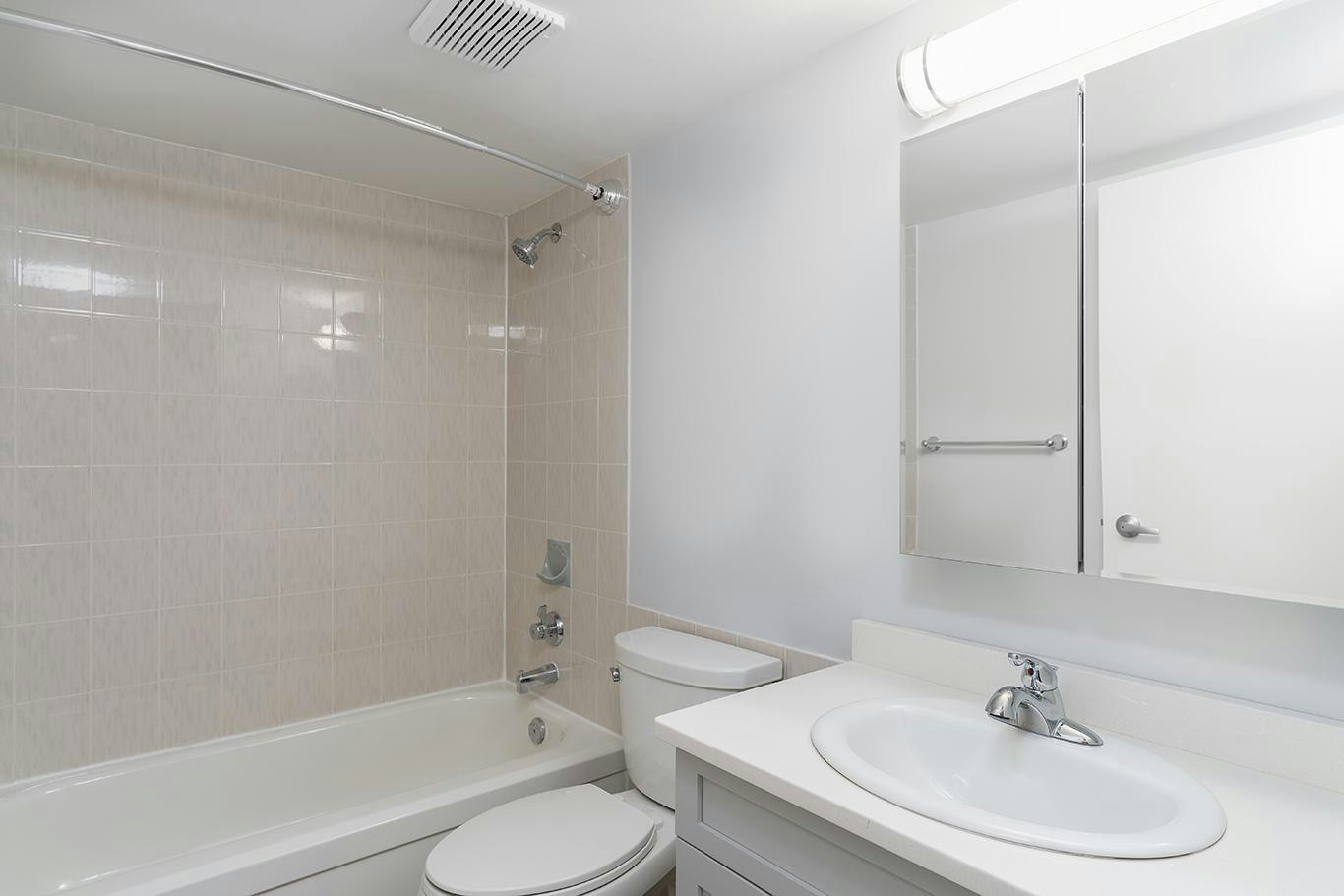0205-55 Garry Street, Winnipeg, MB, R3C 4H4 - 2