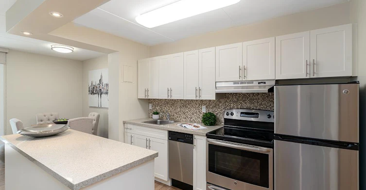 1001-1100 Henderson Highway, Winnipeg, MB, R2G 1L2