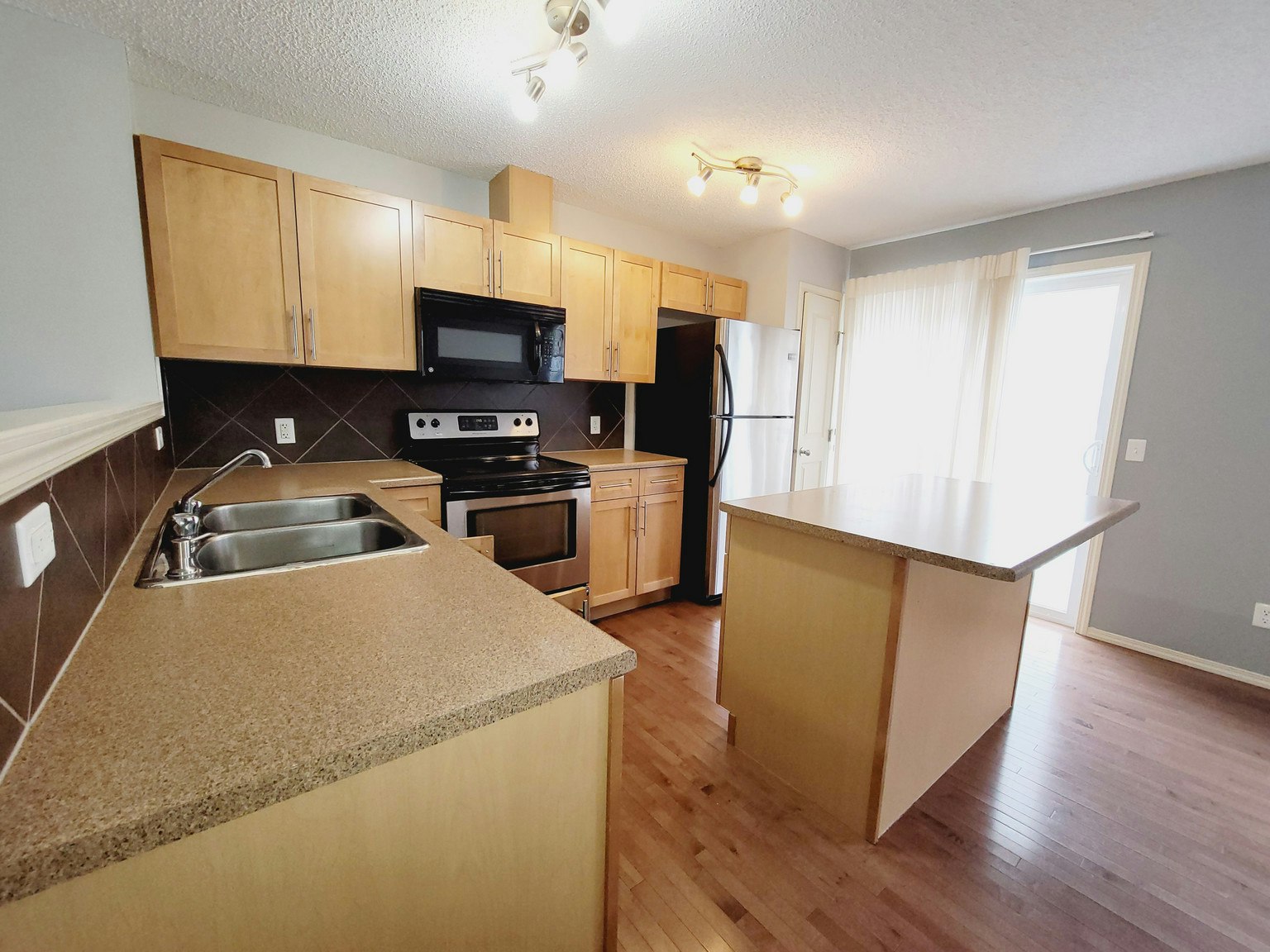 20-2051 Towne Centre Boulevard NW, Edmonton, AB, T6R 0G8