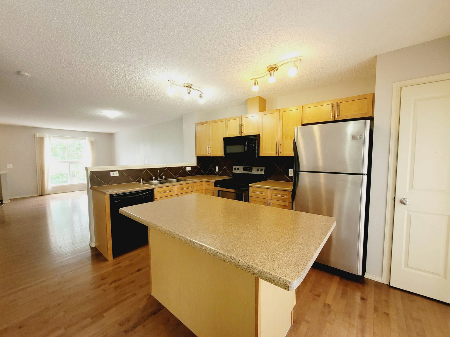 20-2051 Towne Centre Boulevard NW, Edmonton, AB, T6R 0G8 - 2