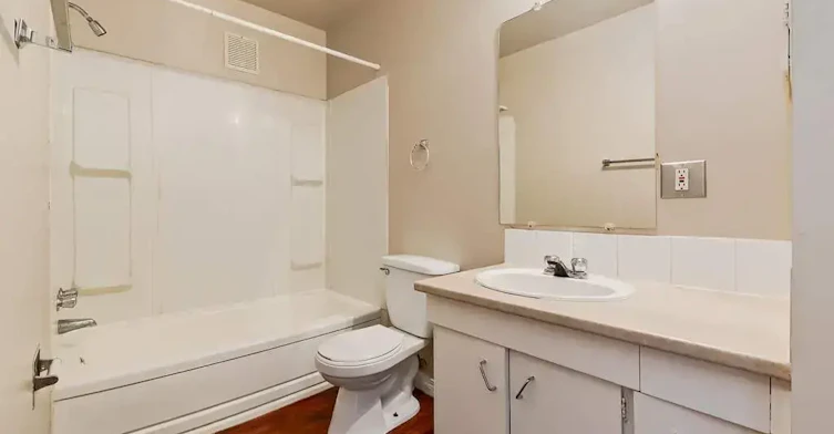 102-10829 113 Street NW, Edmonton, AB, T5H 3J1 - 13