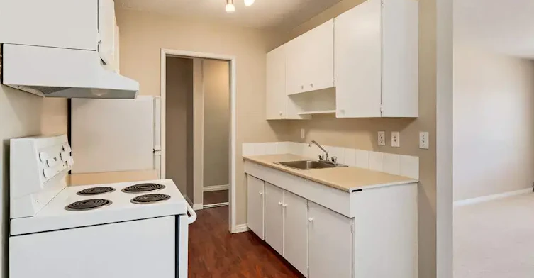 102-10829 113 Street NW, Edmonton, AB, T5H 3J1 - 8
