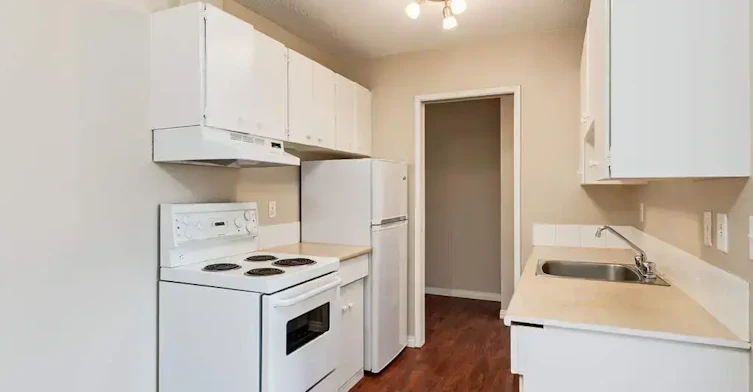 102-10829 113 Street NW, Edmonton, AB, T5H 3J1 - 9