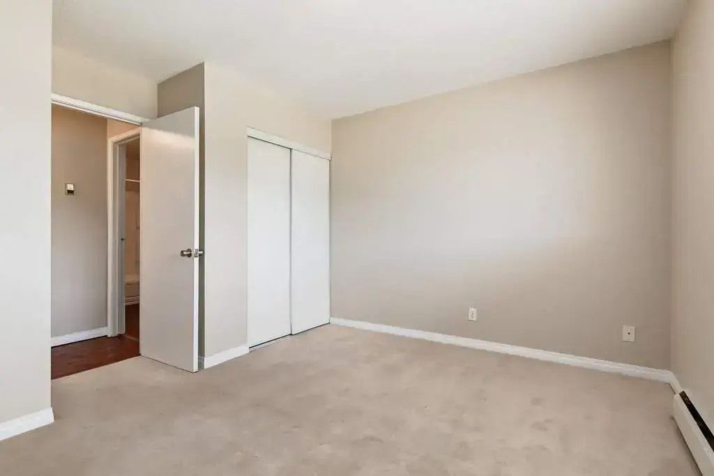 102-10829 113 Street NW, Edmonton, AB, T5H 3J1 - 11