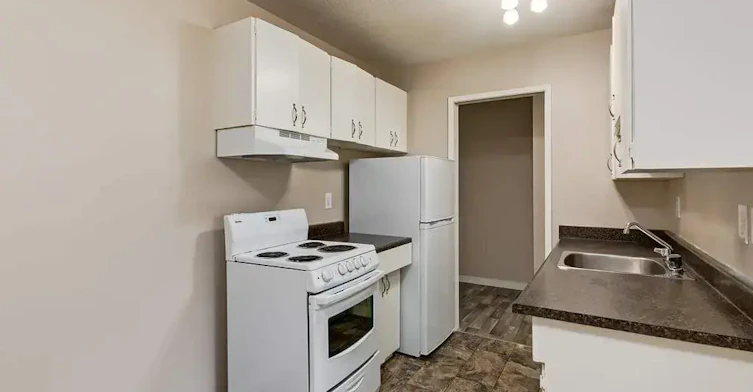 104-10829 113 Street NW, Edmonton, AB, T5H 3J1 - 5