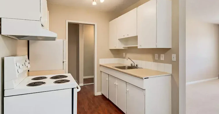 104-10829 113 Street NW, Edmonton, AB, T5H 3J1 - 8