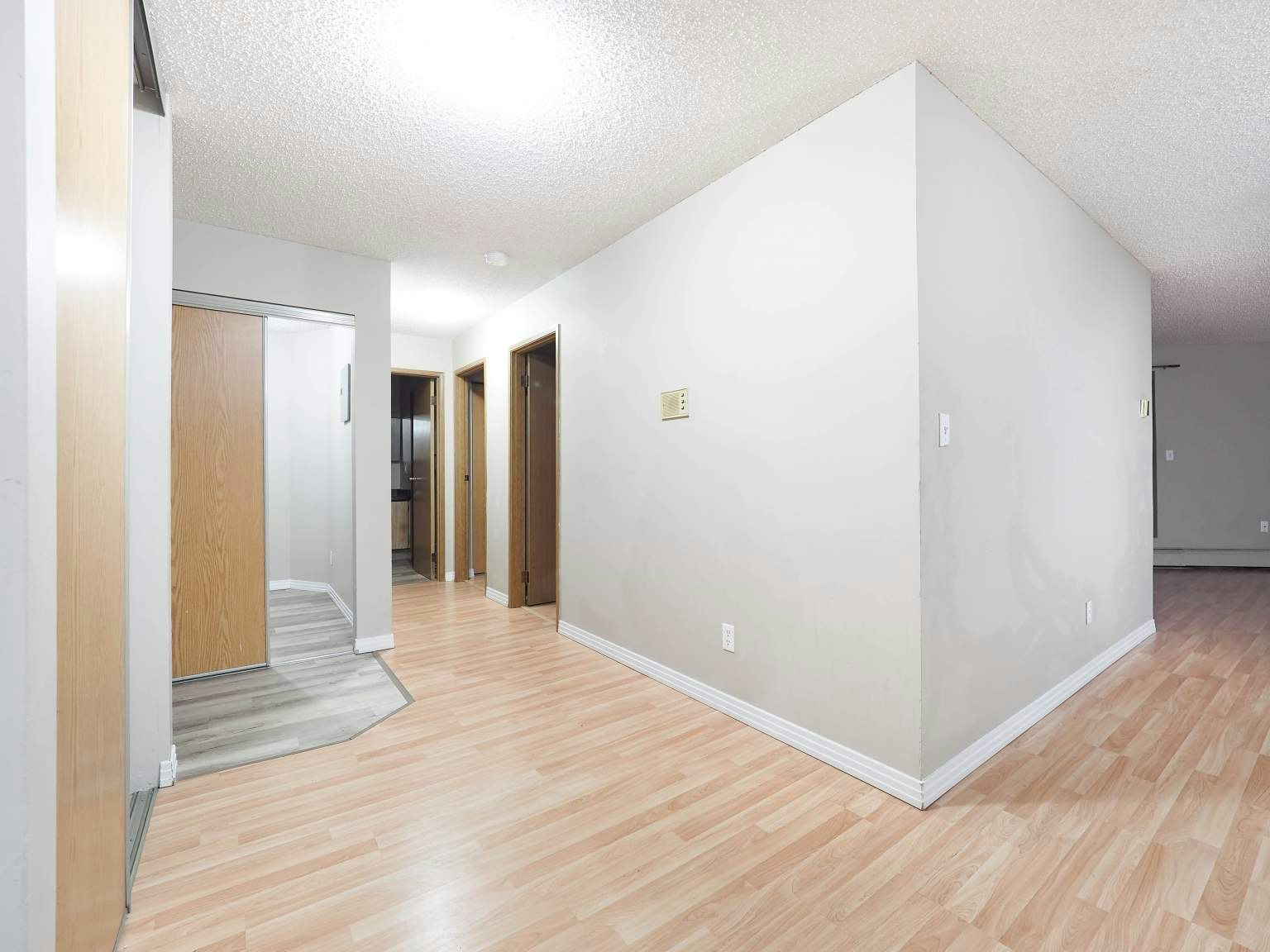 15805 Beaumaris Road, Edmonton, AB, T5X 5H1 - 2