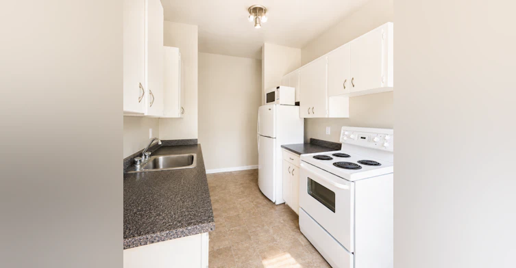 7010 101 Avenue, Edmonton, AB, T6A 0H7 - 2
