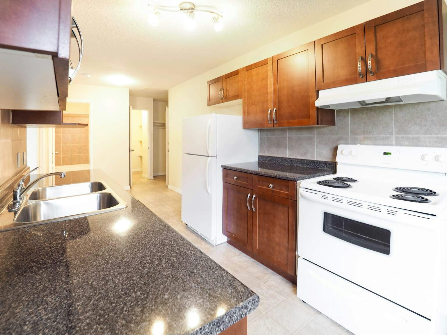 10712 University Avenue, Edmonton, AB, T6E 4P9 - 3
