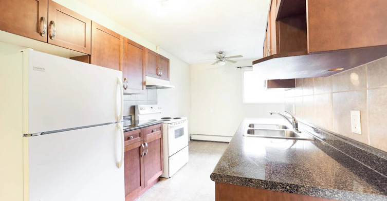 10712 University Avenue, Edmonton, AB, T6E 4P9 - 4