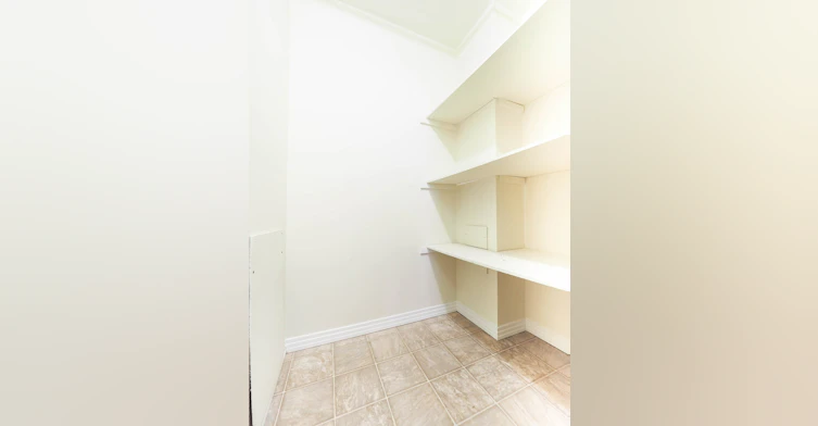 10712 University Avenue, Edmonton, AB, T6E 4P9 - 6