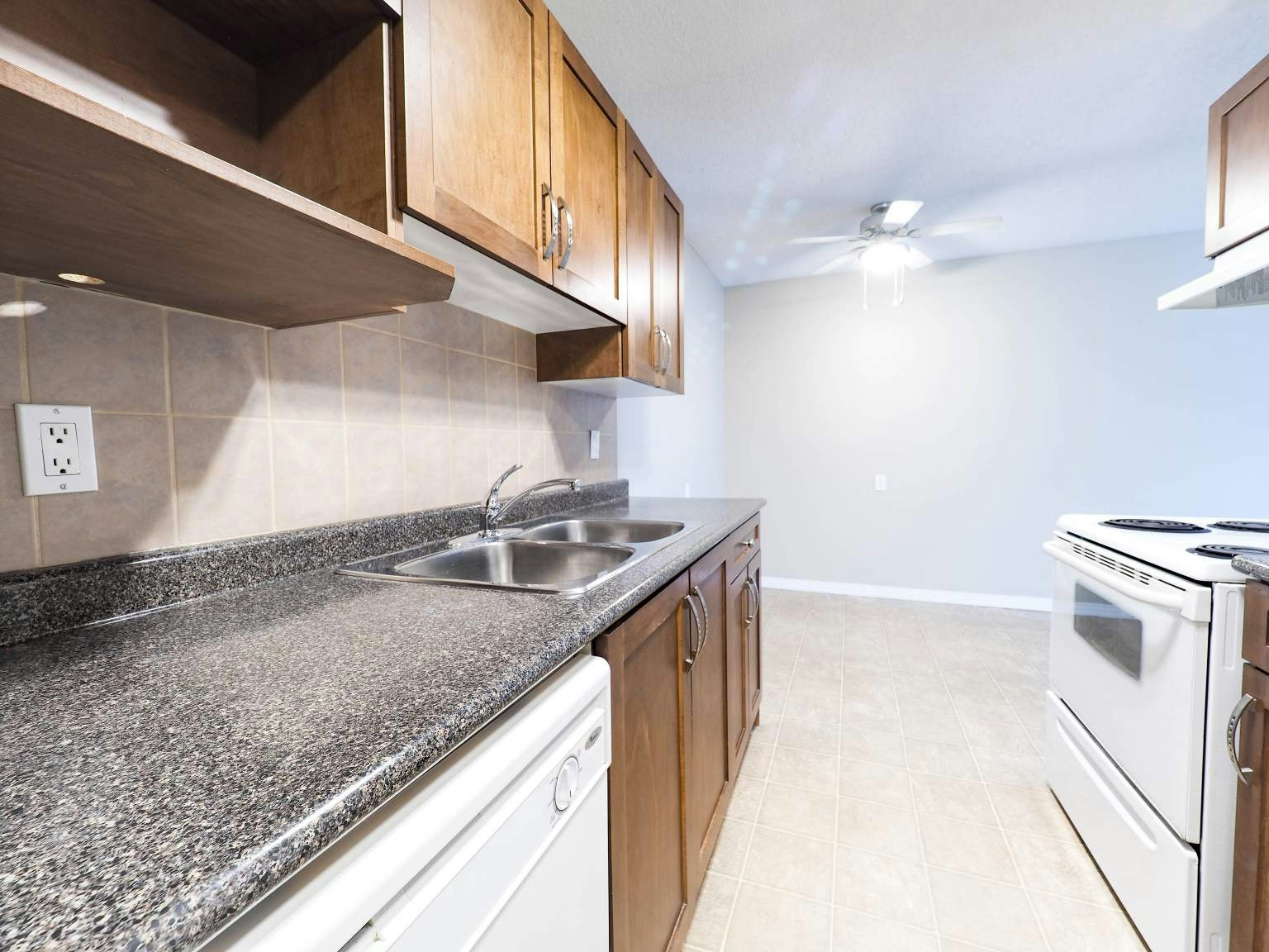 11012 82 Avenue, Edmonton, AB, T6G 2P6 - 3